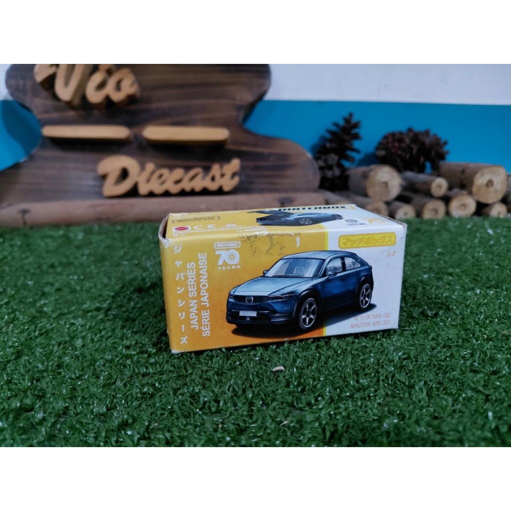 Diecast Miniatur Mazda MX30 skala 1:64
