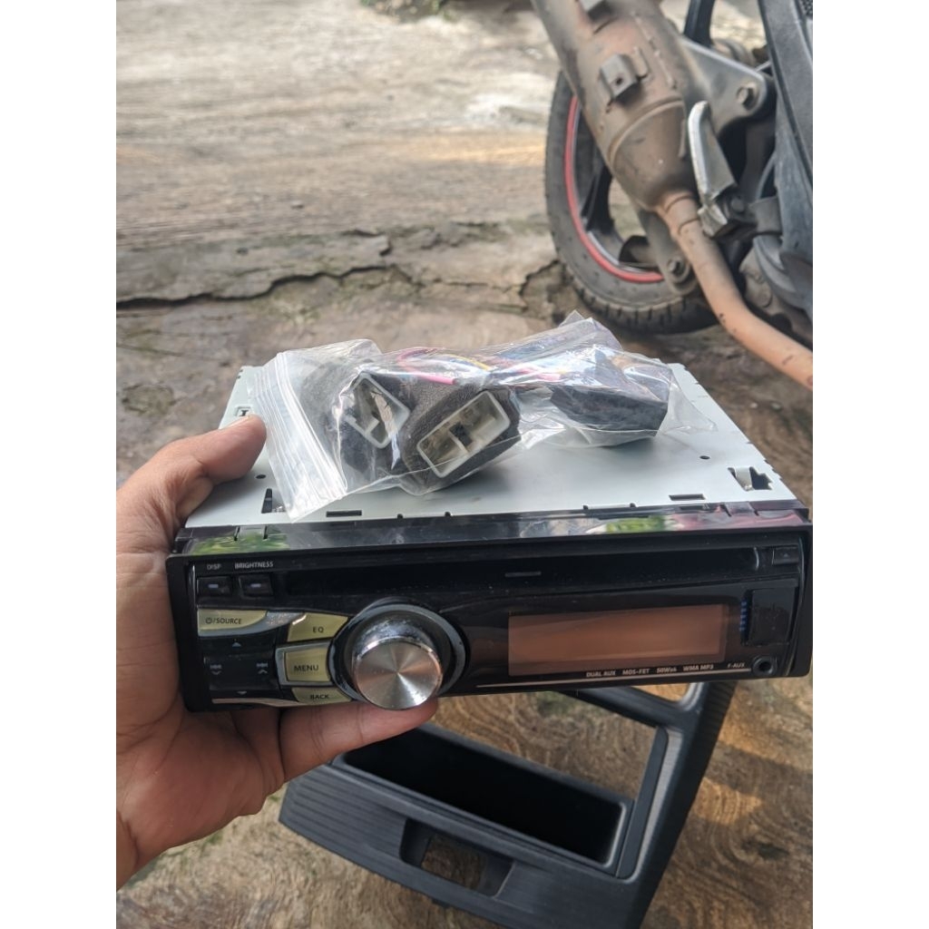 single din tape mobil copotan xenia allnew sudah termasuk soket bawaan