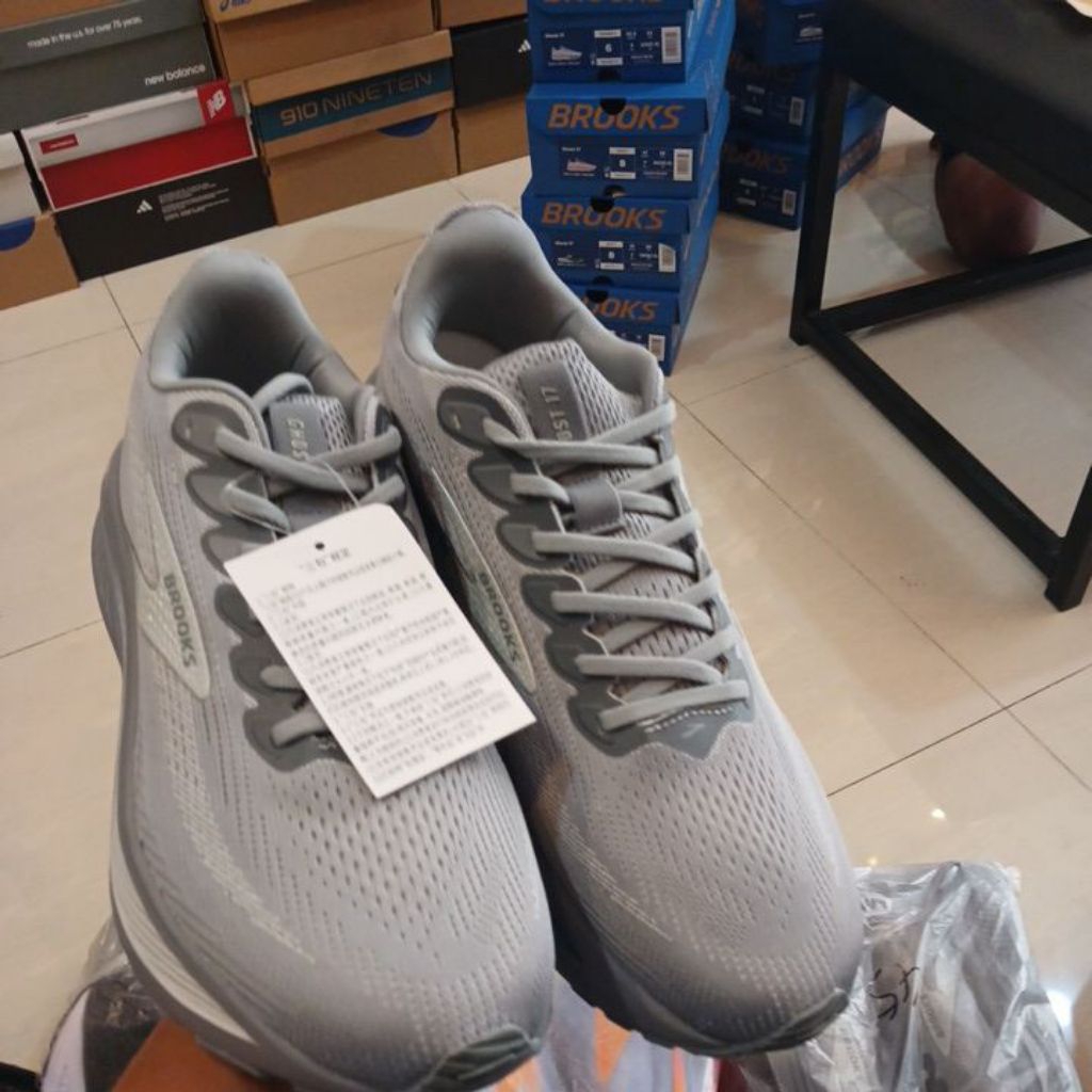 BROOKS GHOST 17 UK..46