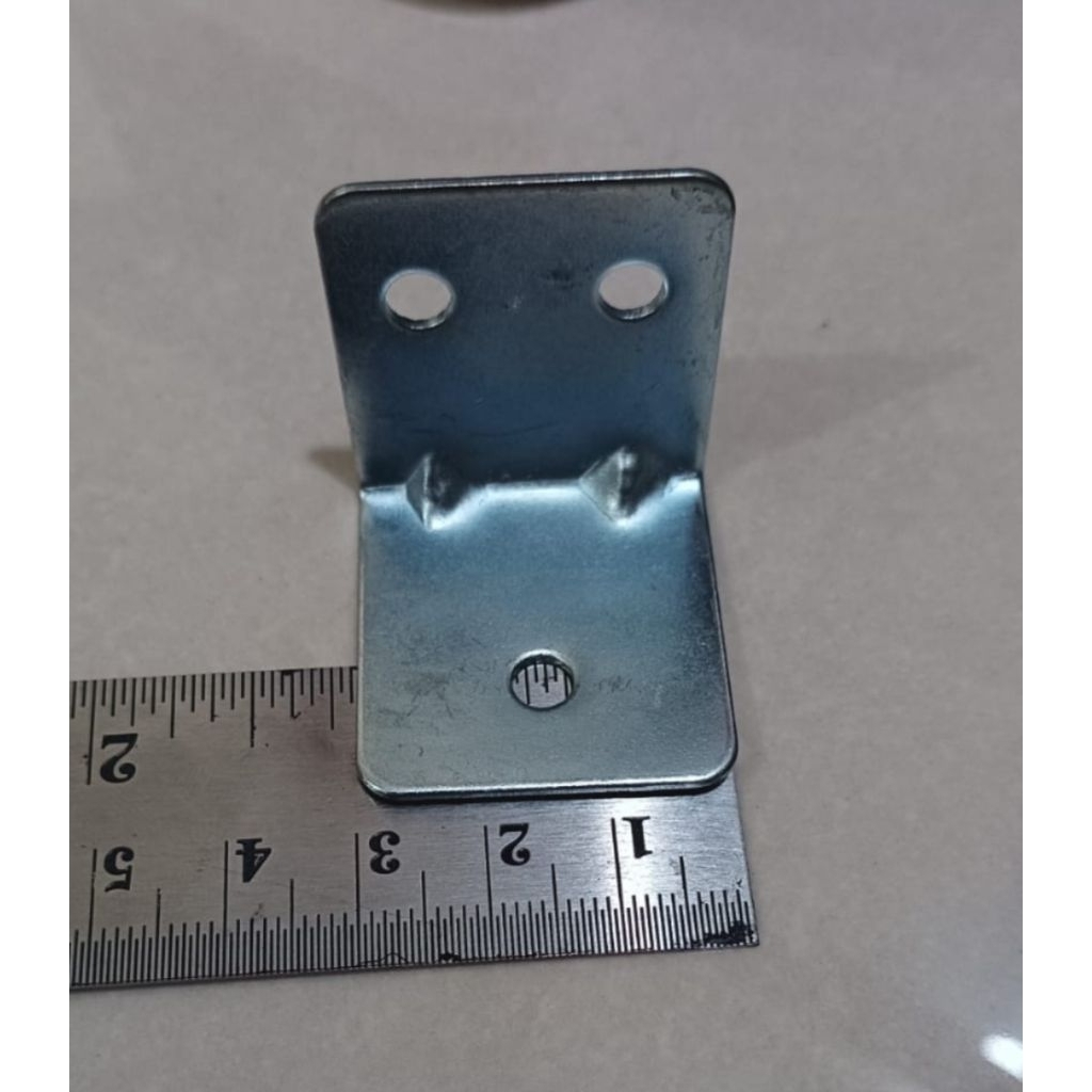 SIKU 3x3 AMBALAN SIKU BESI 3 LUBANG TEBAL 2MM BESI SEMUA SISI SIKU (harga per pcs)