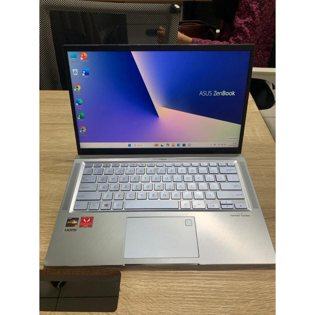 ASUS ZenBook UM431DA AMD Ryzen 5 3500U Ram 8GB DDR4 2400MHz on-board. SSD 512GB