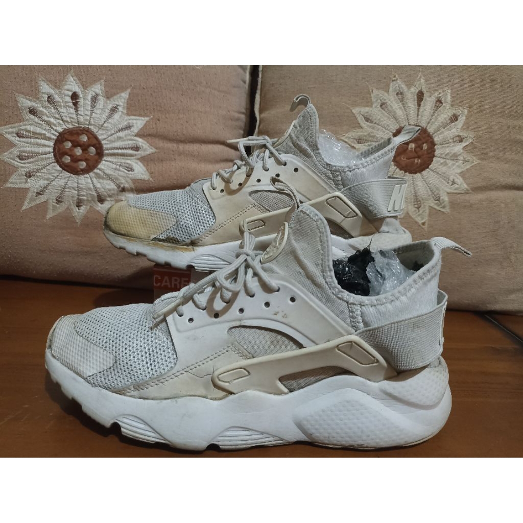 NIKE HUARACE size 40(25cm)