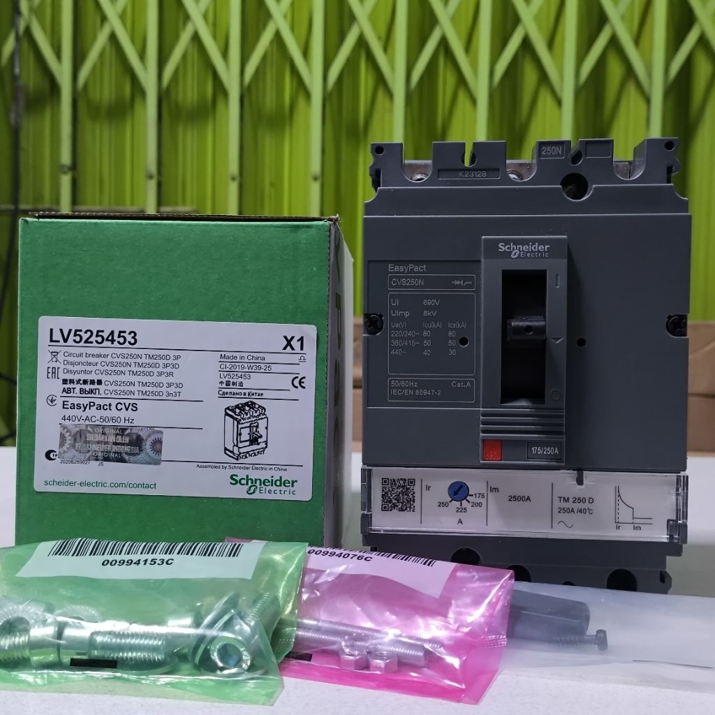 MCCB Breaker CVS250N 3P 250A TM250D 3Pole CVS250N 3Phase 250 A 3 PHASE 3 POLE