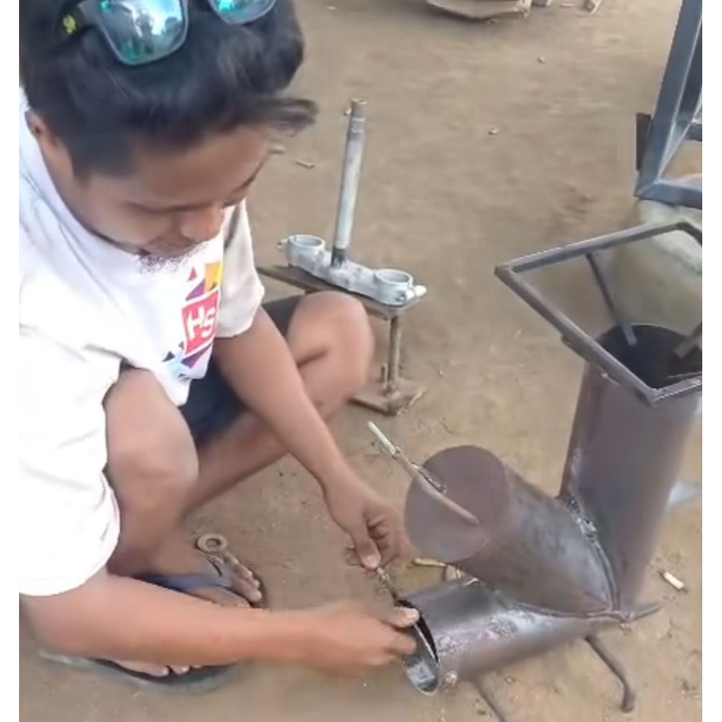 Kompor persiapan perang bahan bakar kayu