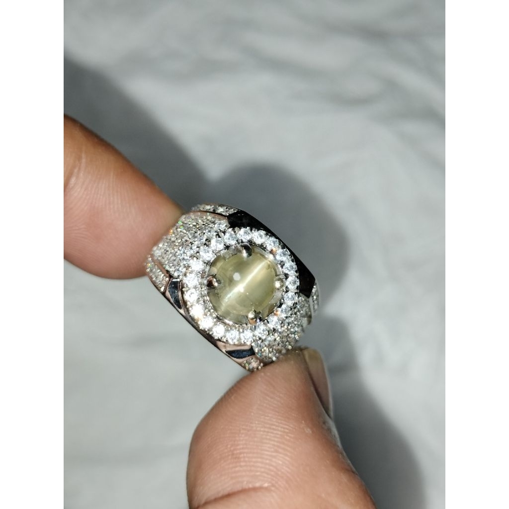 Natural silimanite cat eye