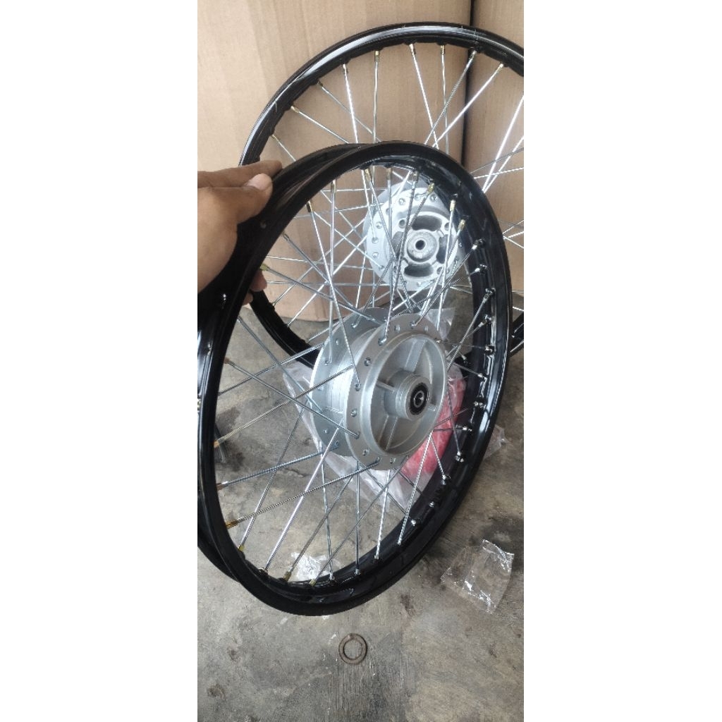velg Supra fit new ring 17 1set, pelek ORI DID Hitam tinggal pasang