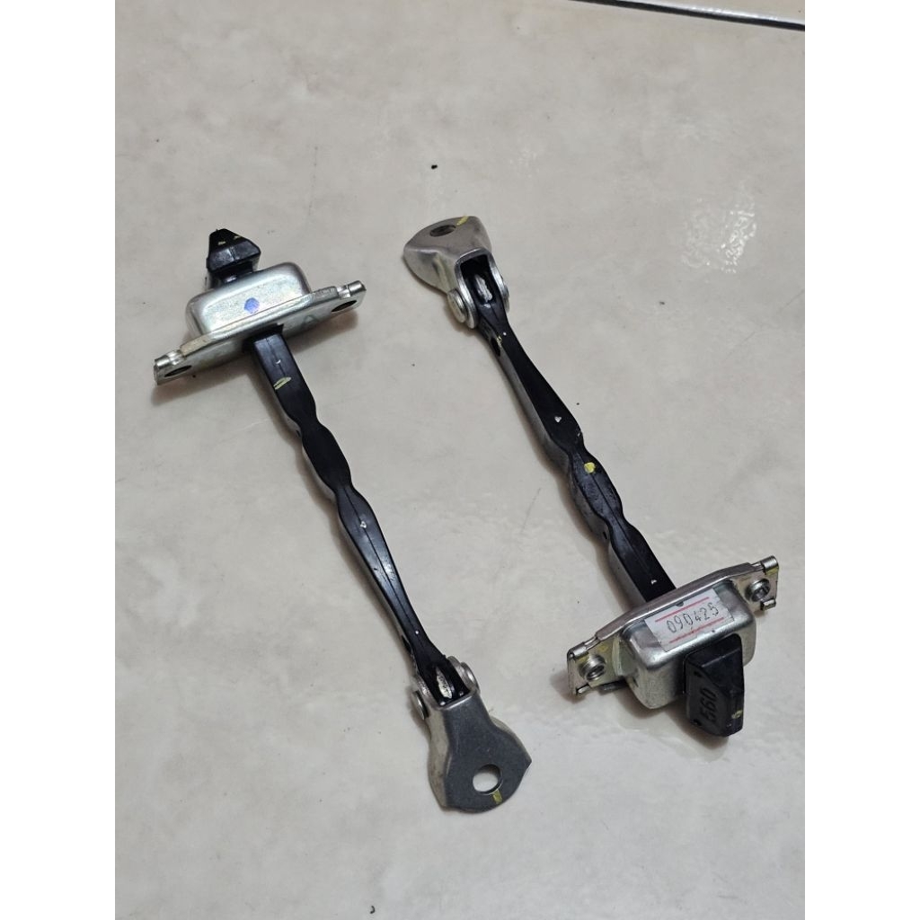 CHECK DOOR STOPPER PINTU TAHANAN PINTU DEPAN BELAKANG MOBIL TOYOTA HILUX FORTUNER ORIGINAL