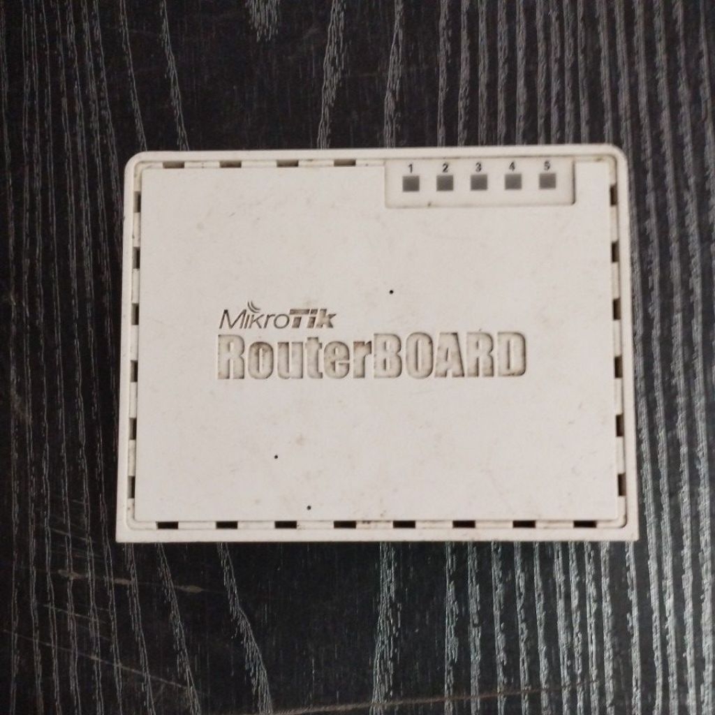 Mikrotik RouterBOARD 750