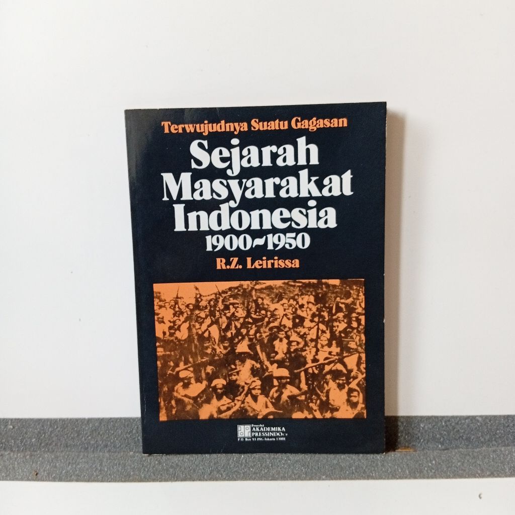 Buku sejarah masyarakat Indonesia 1900-1950