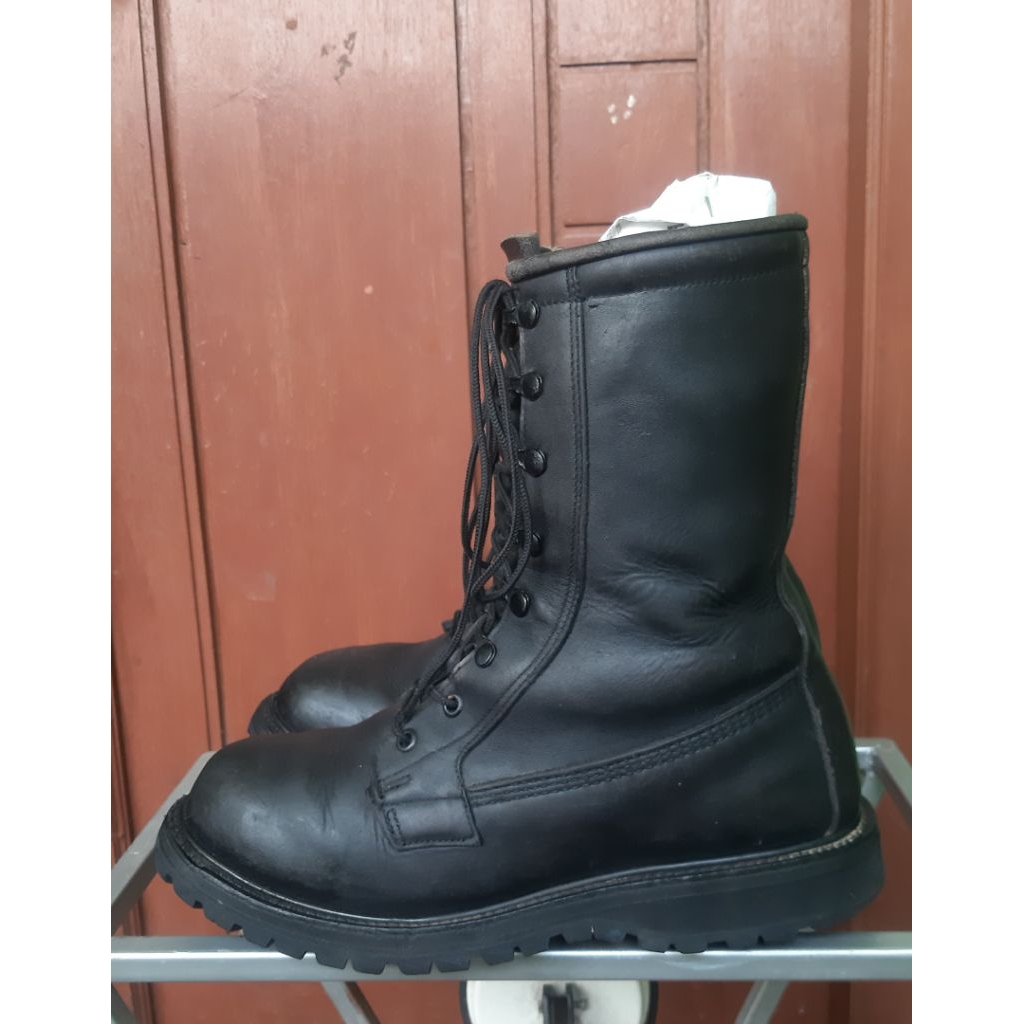 sepatu boots tapak vibram 42/27