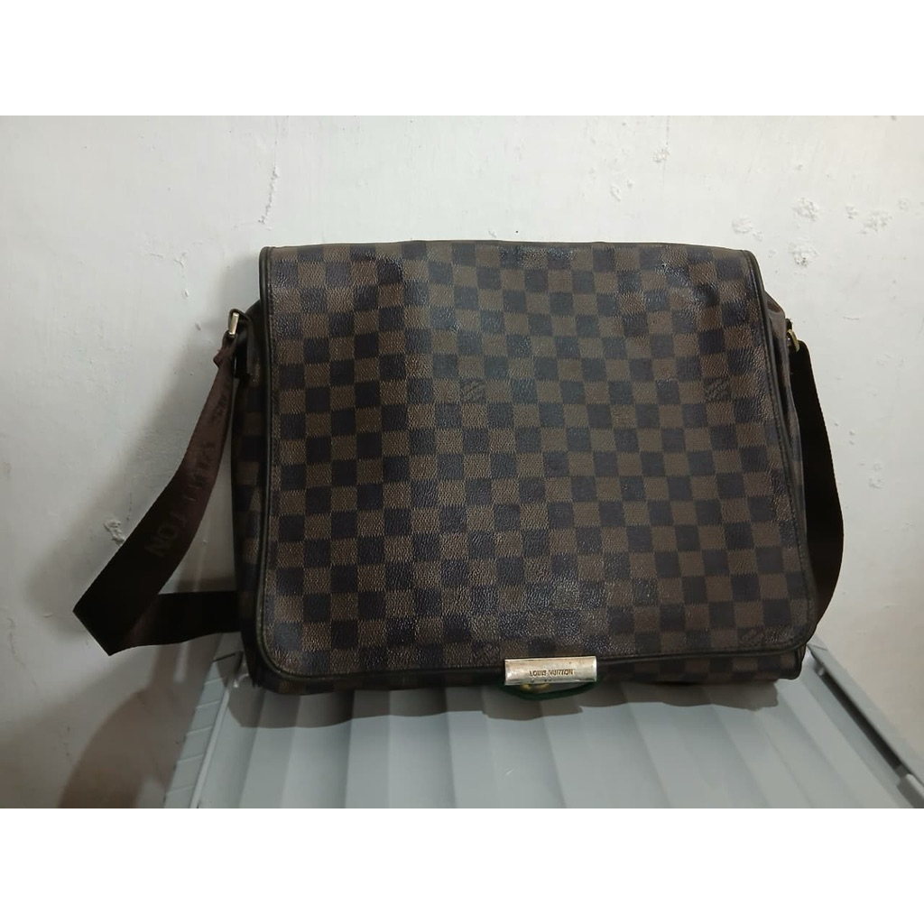 tas sling bag slempang pria wanita brand LV Louis Vuitton damier signature preloved