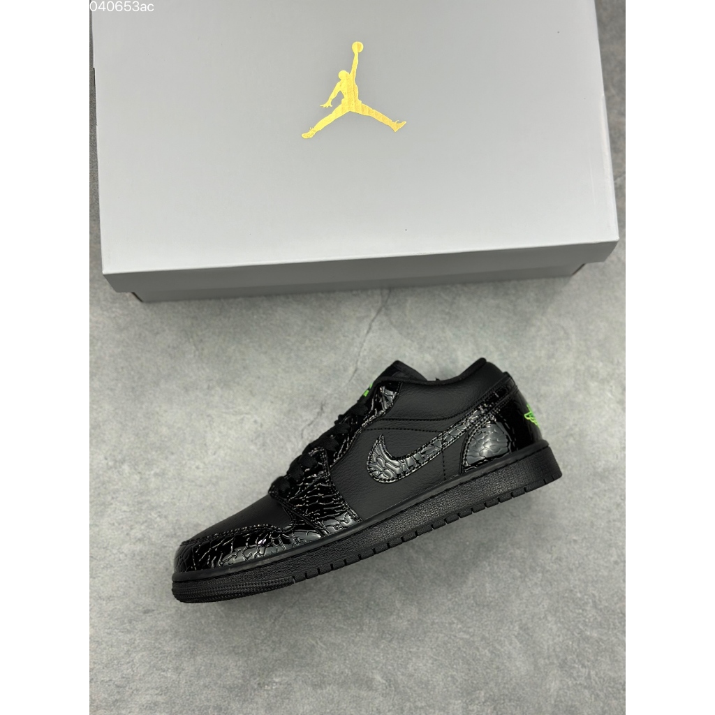 Air Jordan 1 Low AJ1 sepatu kasual low-top