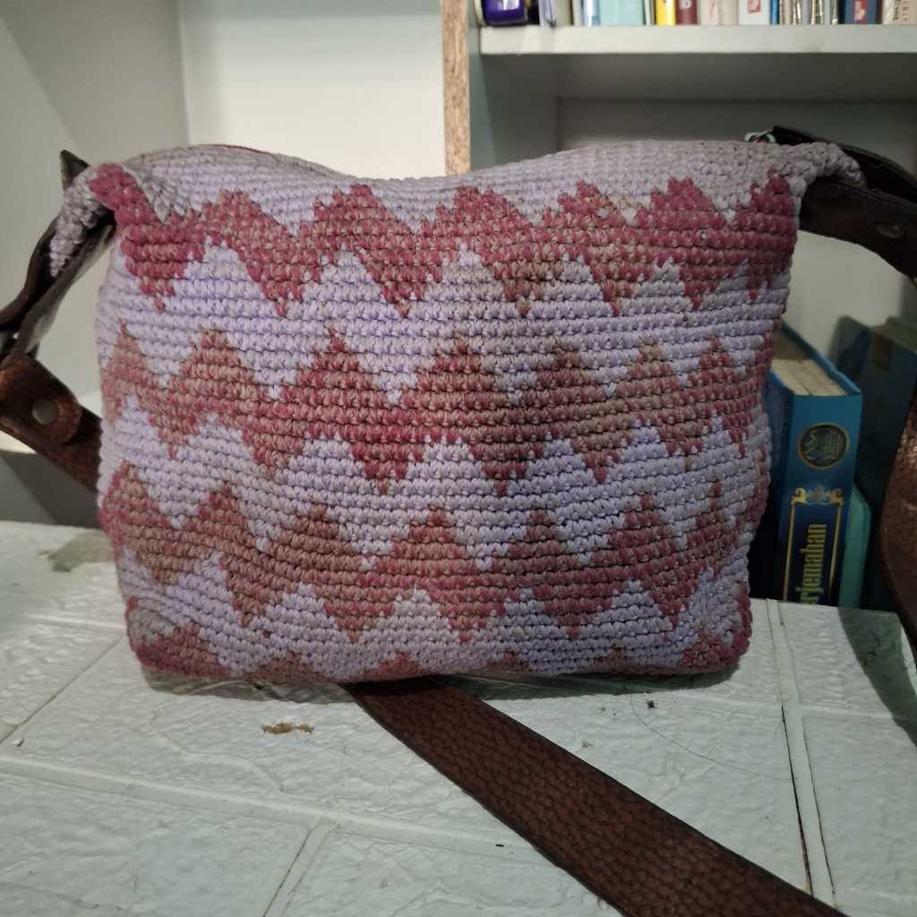 Preloved Tas Selempang Rajut