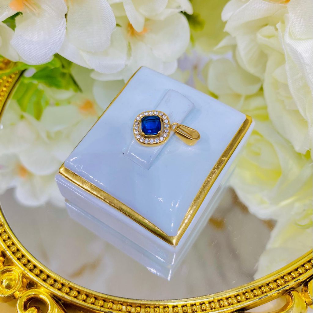 Liontin blue safir titanium