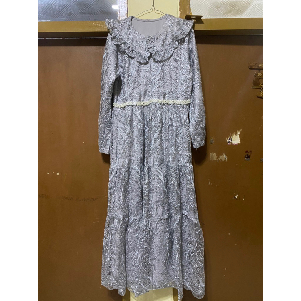Dress Brukat Abu Abu