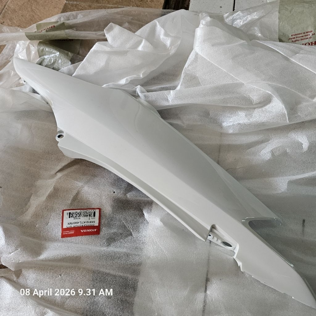 Cover body honda Supra Fit New putih .64410/64420-KTL-690FMX