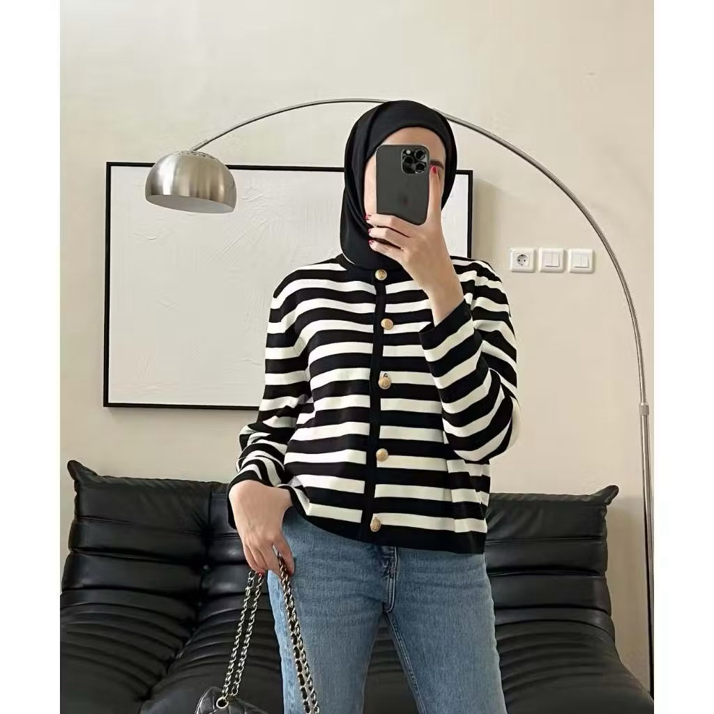 Baju Cardigan Sweater Moo Stripe Black and White Bahan Knit All size BY GONEGANI Best Seller Pintere