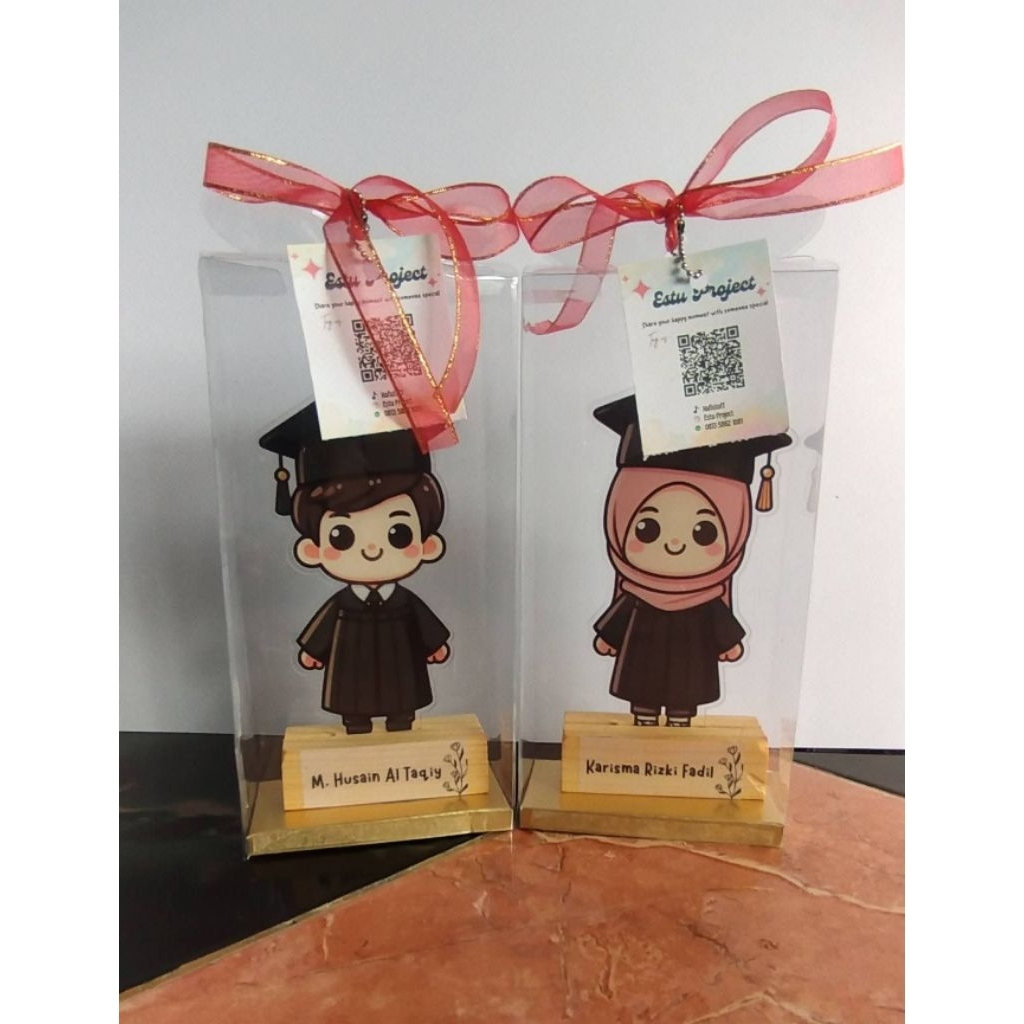 Hadiah Wisuda | Gift Wisuda | Akrilik Wisuda | Patung Wisuda