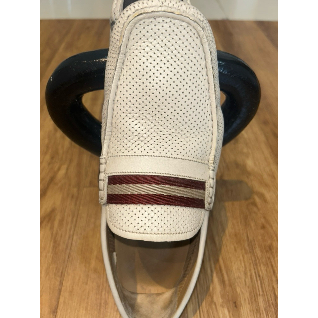 [PRELOVED] Bally Pears Perforated Leather Drivers White Stripe - Original Luxury