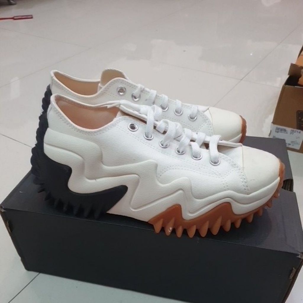 Sepatu con 172896C