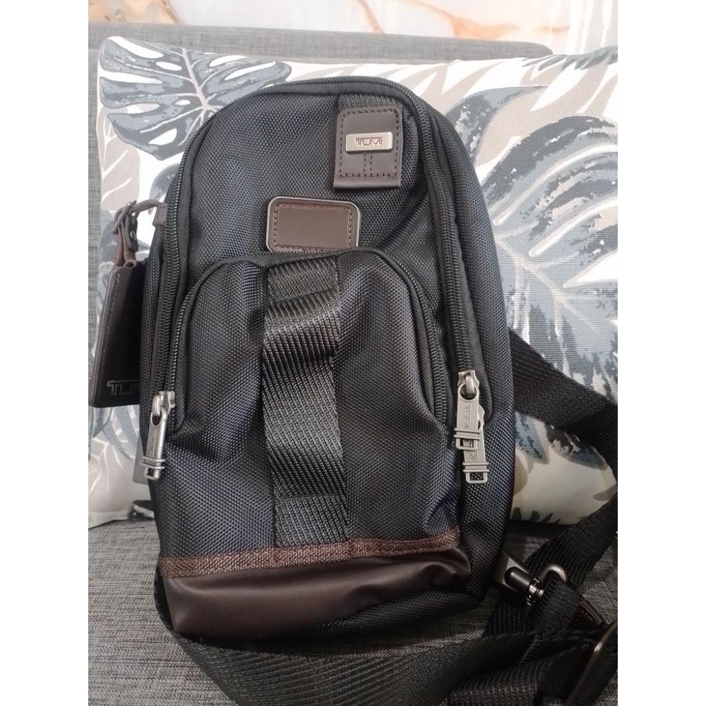 TUMI SLING BAG FIFE SLIM