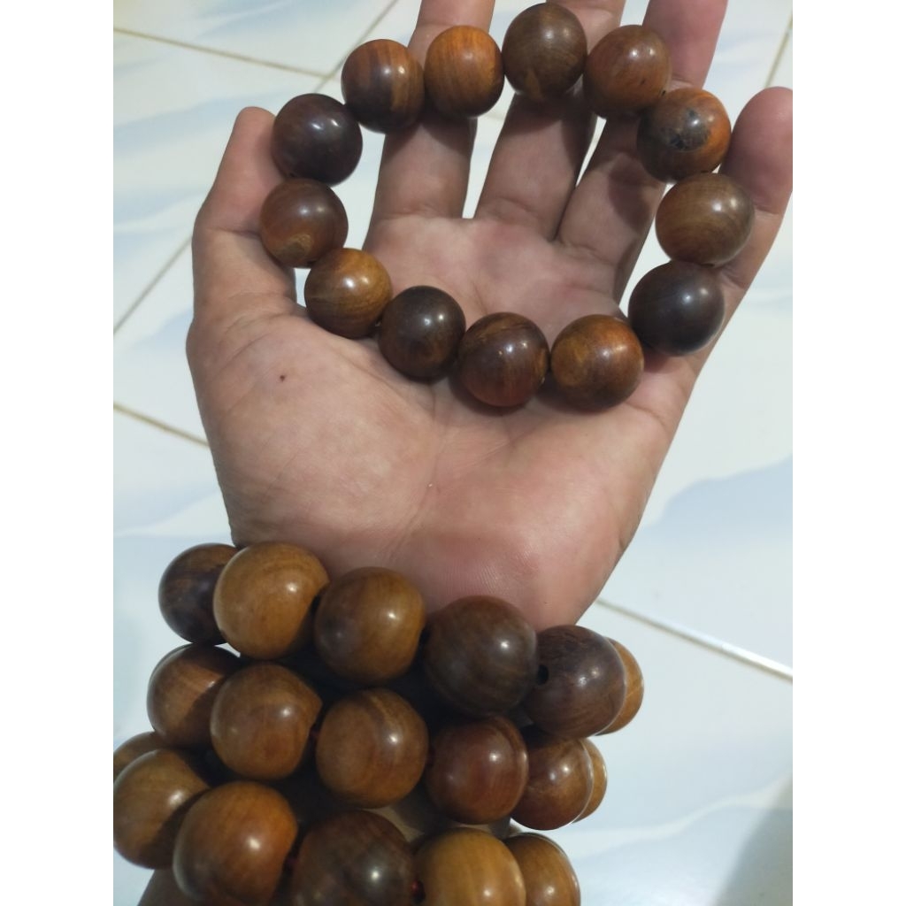 gelang tasbih kayu gaharu super jumbo/gelang tasbih gaharu wangi 15mm