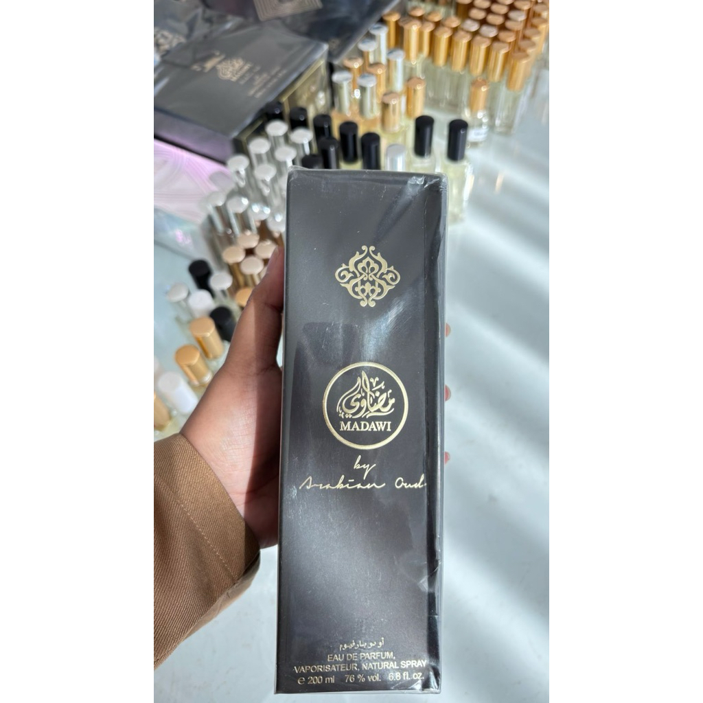 Arabian oud Madawi
