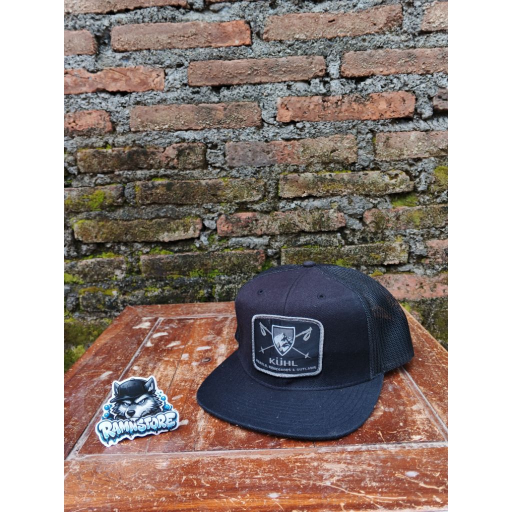 topi kuhl trucker