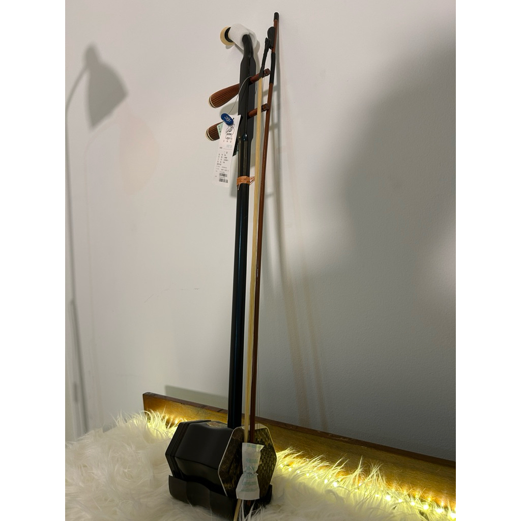 [READY STOCK] Erhu Dunhuang Original Ready Stock Full Set (Bow, Rosin, Damper,Bridge) – Erhu Pemula 
