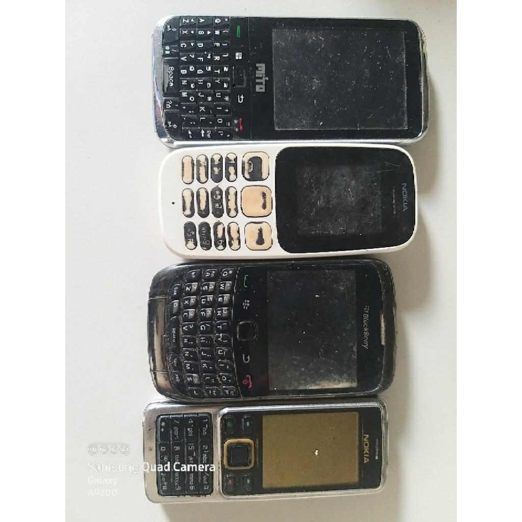 Ambil Semua hp jadul.hp mito masih nyala.