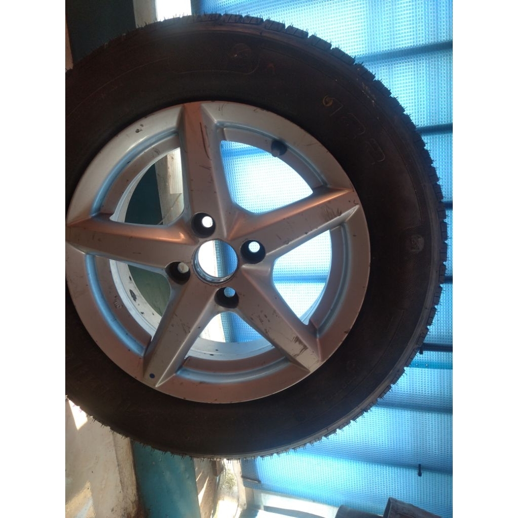 Ban 175 70 R14 Achilles + velg