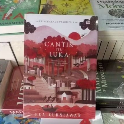 Buku Novel CANTIK ITU LUKA