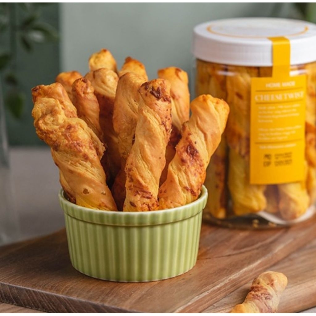 Kaloonaentier Prima Rasa Cheese Stick Kue Kering Oleh-Oleh Bandung Renyah Gurih Crispy Bahan Keju