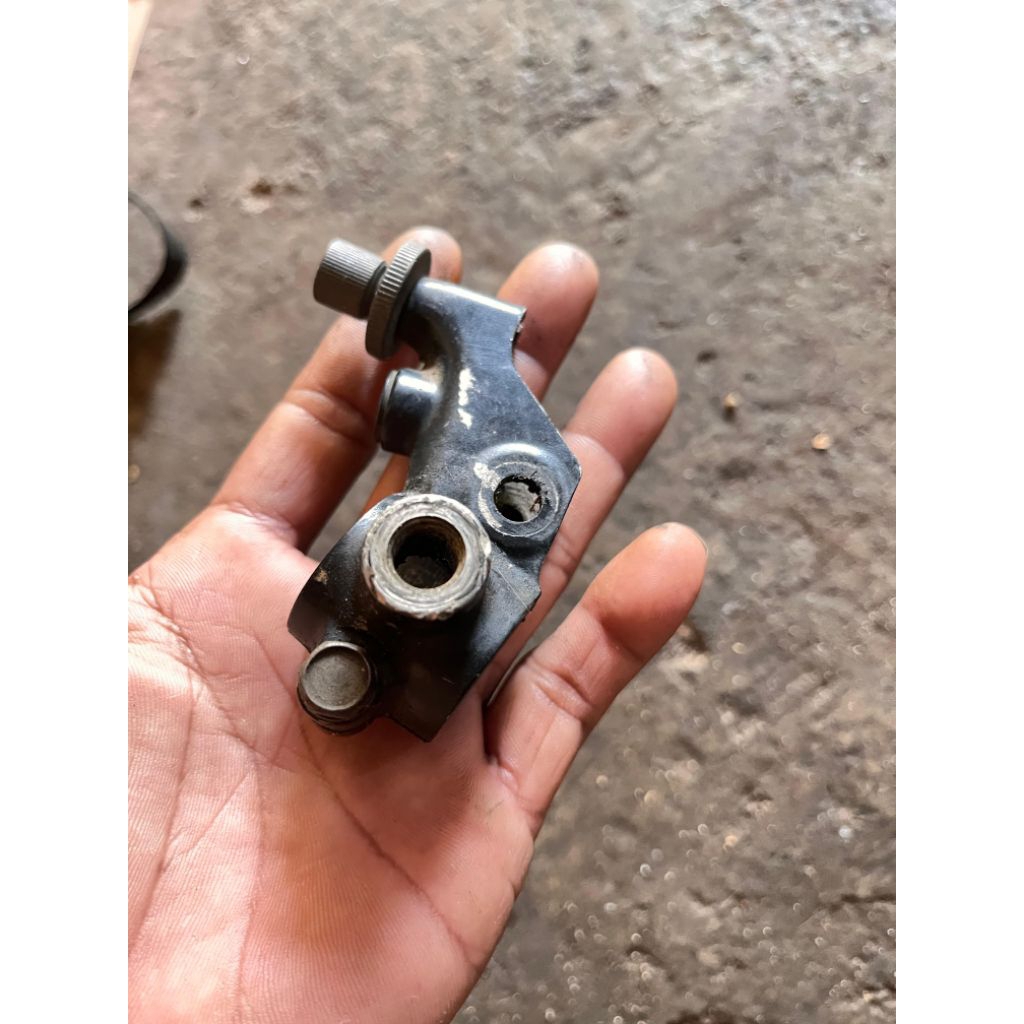 bracket handle handel rem depan Yamaha yt115 original