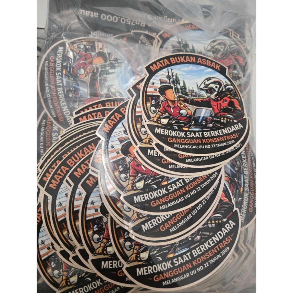 Stiker Mata Bukan Asbak. Stop merokok Saat Berkendara