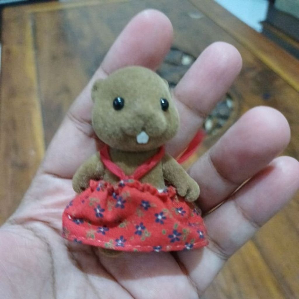 Sylvanian Families beaver sister