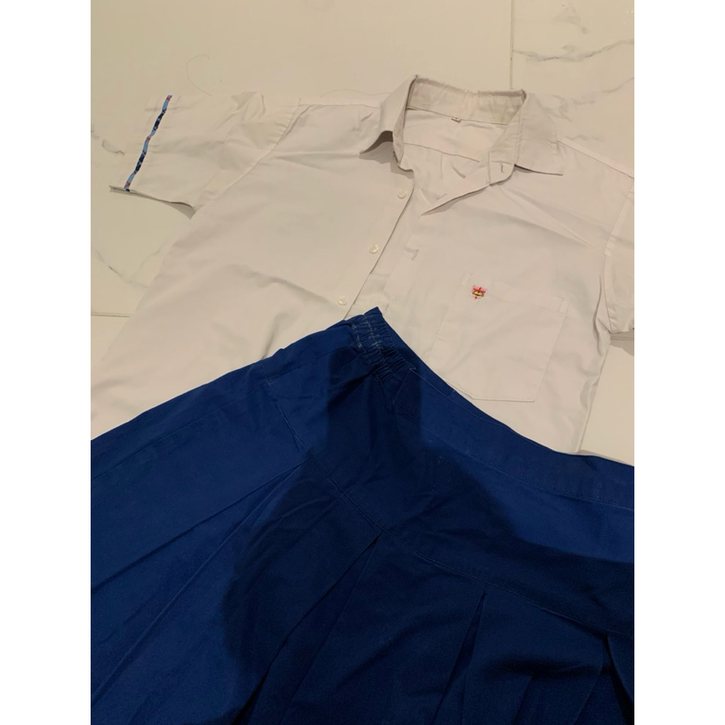 kemeja dan rok SMP Penabur