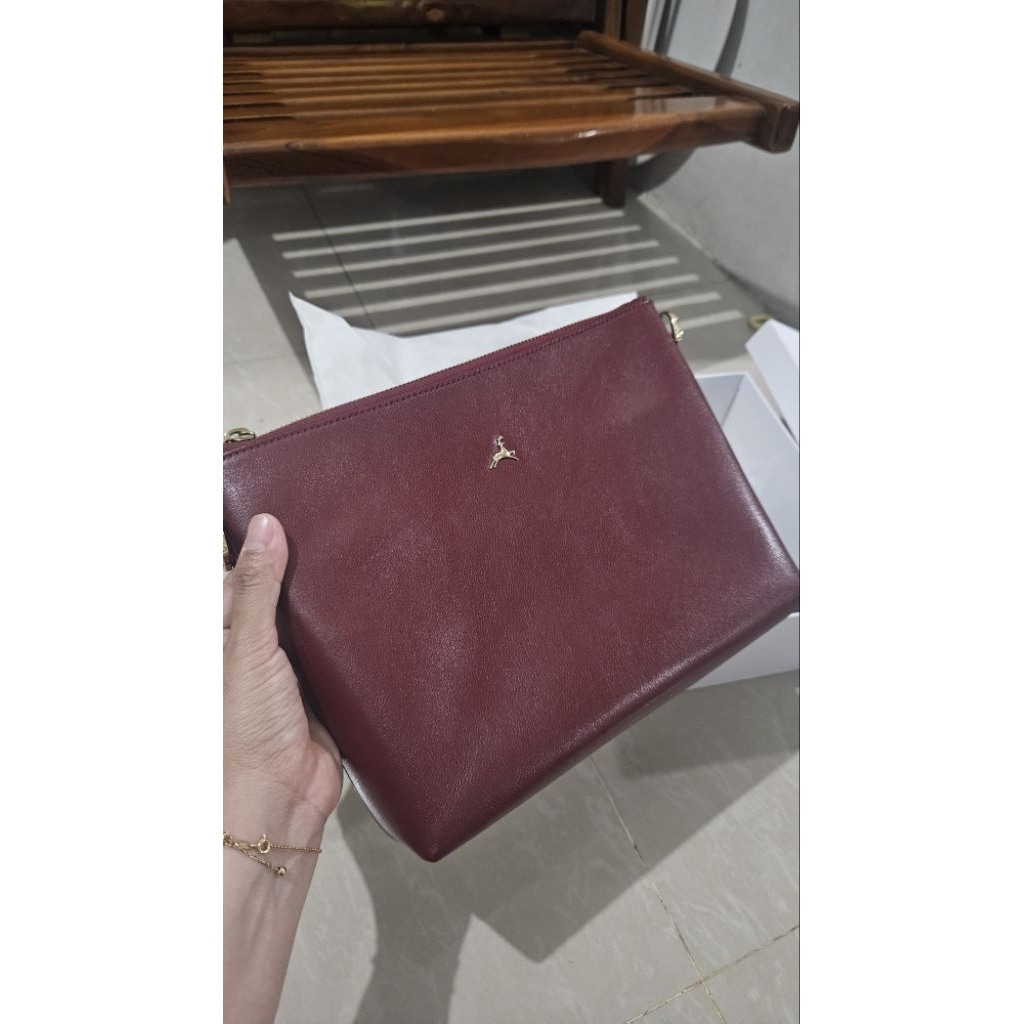 preloved tas povilo maroon bag