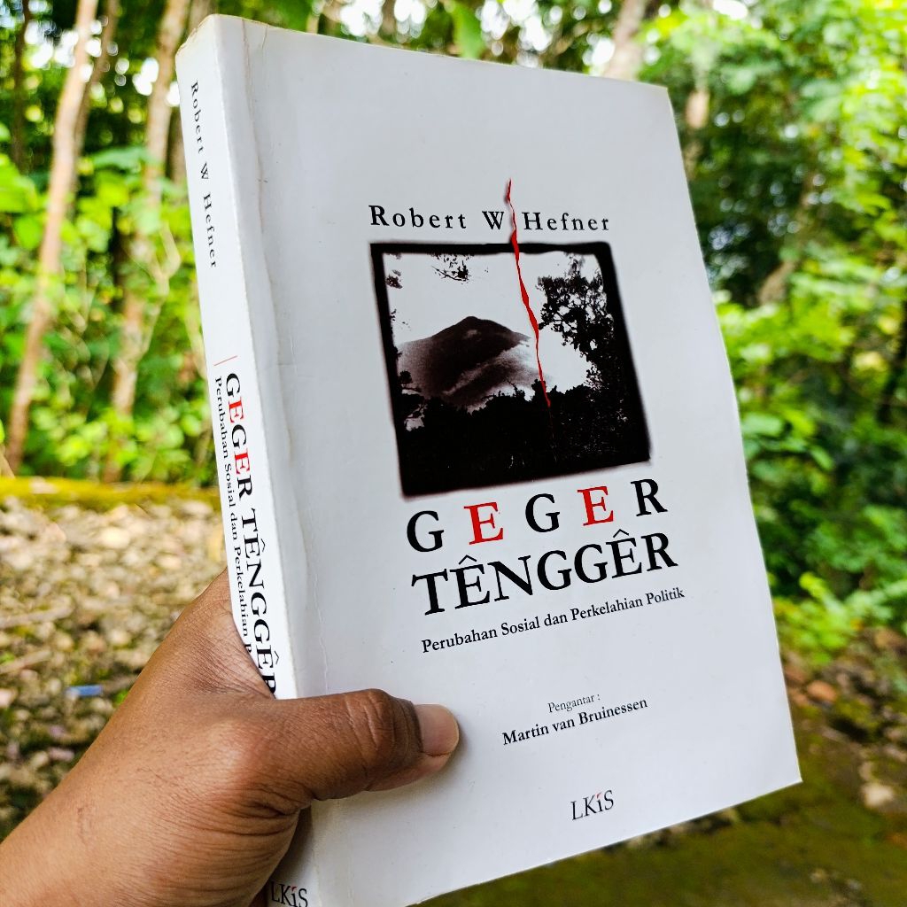 buku geger Tengger perubahan sosial dan perkelahian politik - Robert W. Hefner original