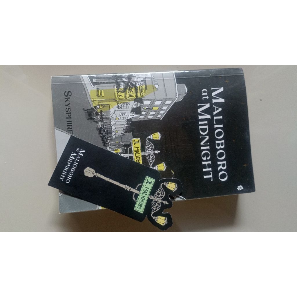 PRELOVED NOVEL MALIOBORO AT MIDNIGHT