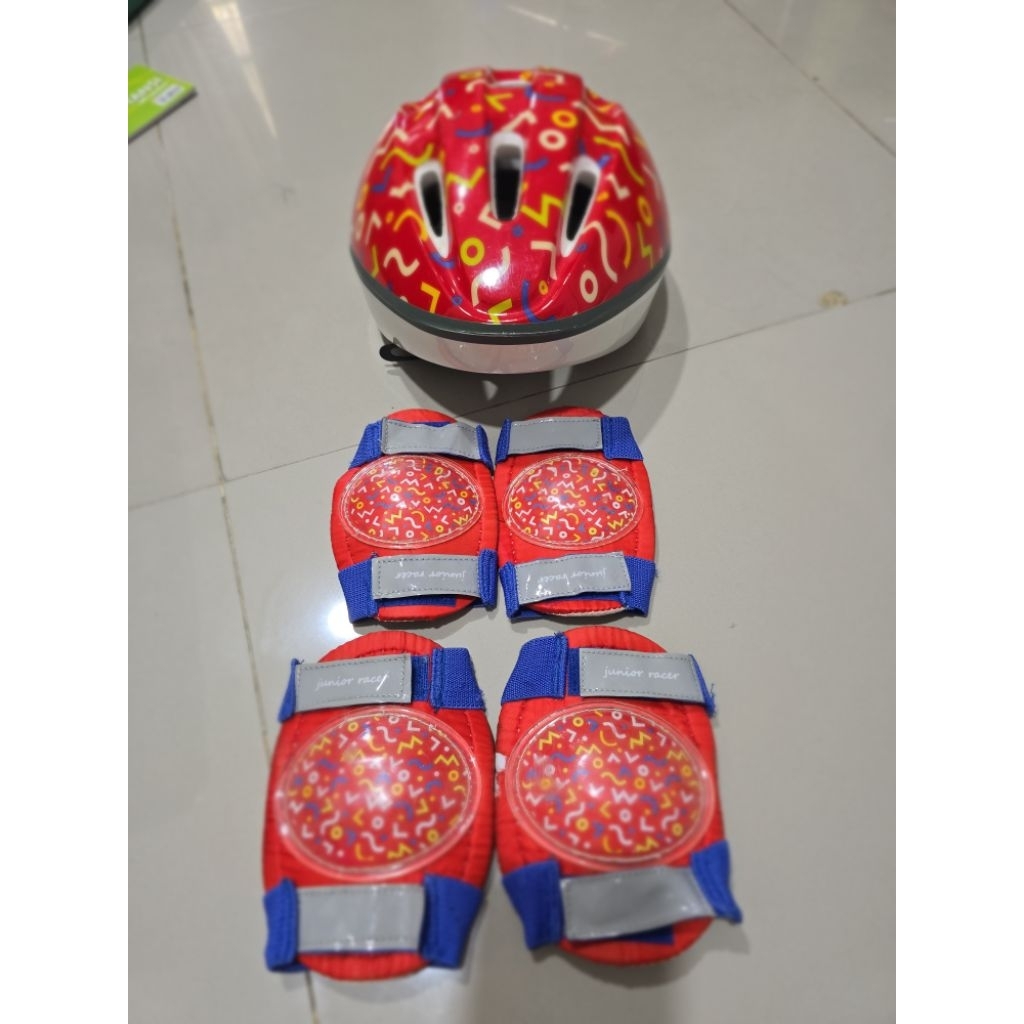 Helm dan Pelindung kaki tangan