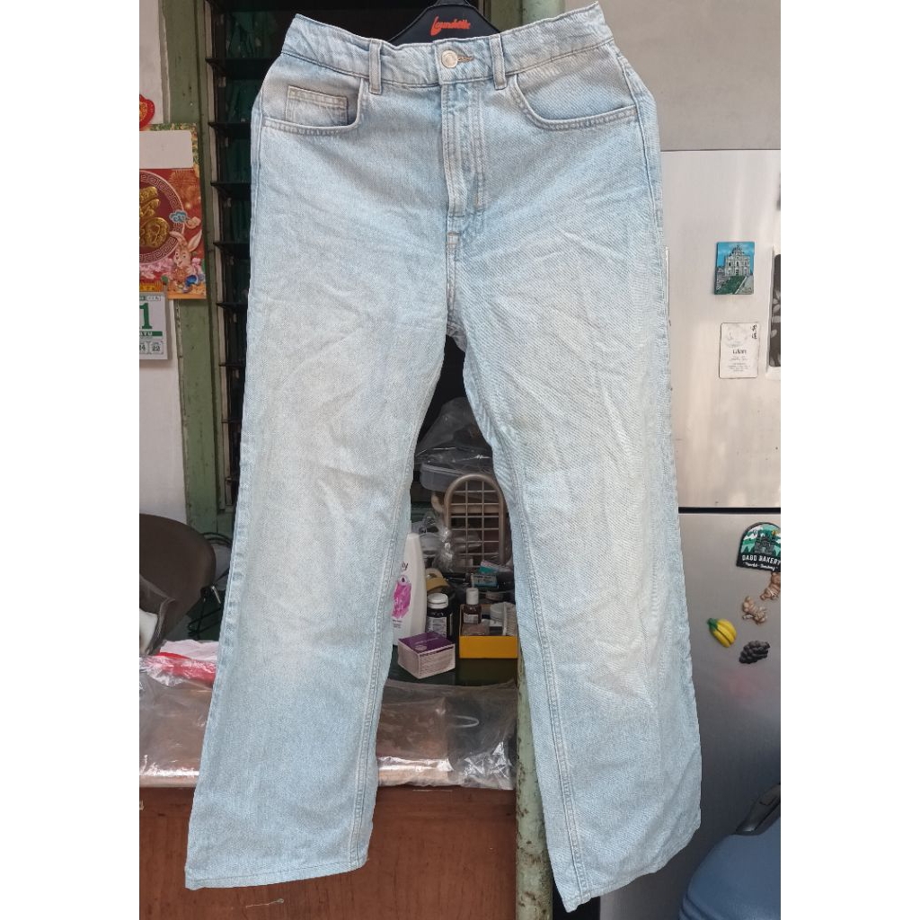 Celana Jeans warna Biru Muda merk Massimo Dutti Preloved
