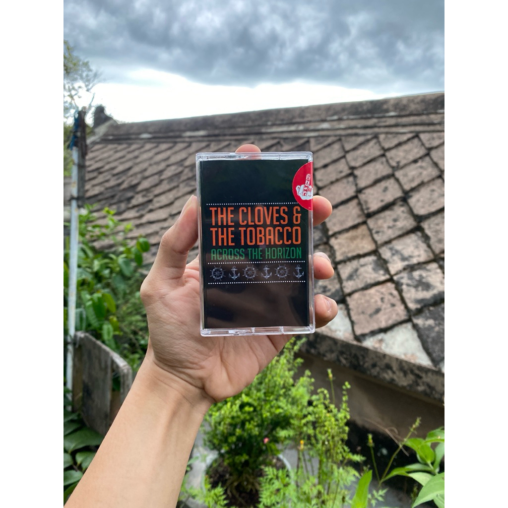Kaset The Cloves & The Tobacc - Across The Horizon
