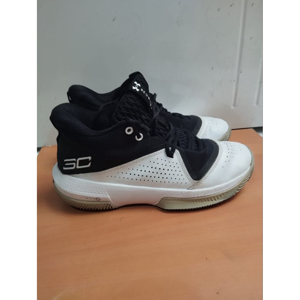 SEPATU BASKET SNEAKERS CASUAL UNDER ARMOUR SC 3 ZERO SIZE 44 BEKAS PRELOVED
