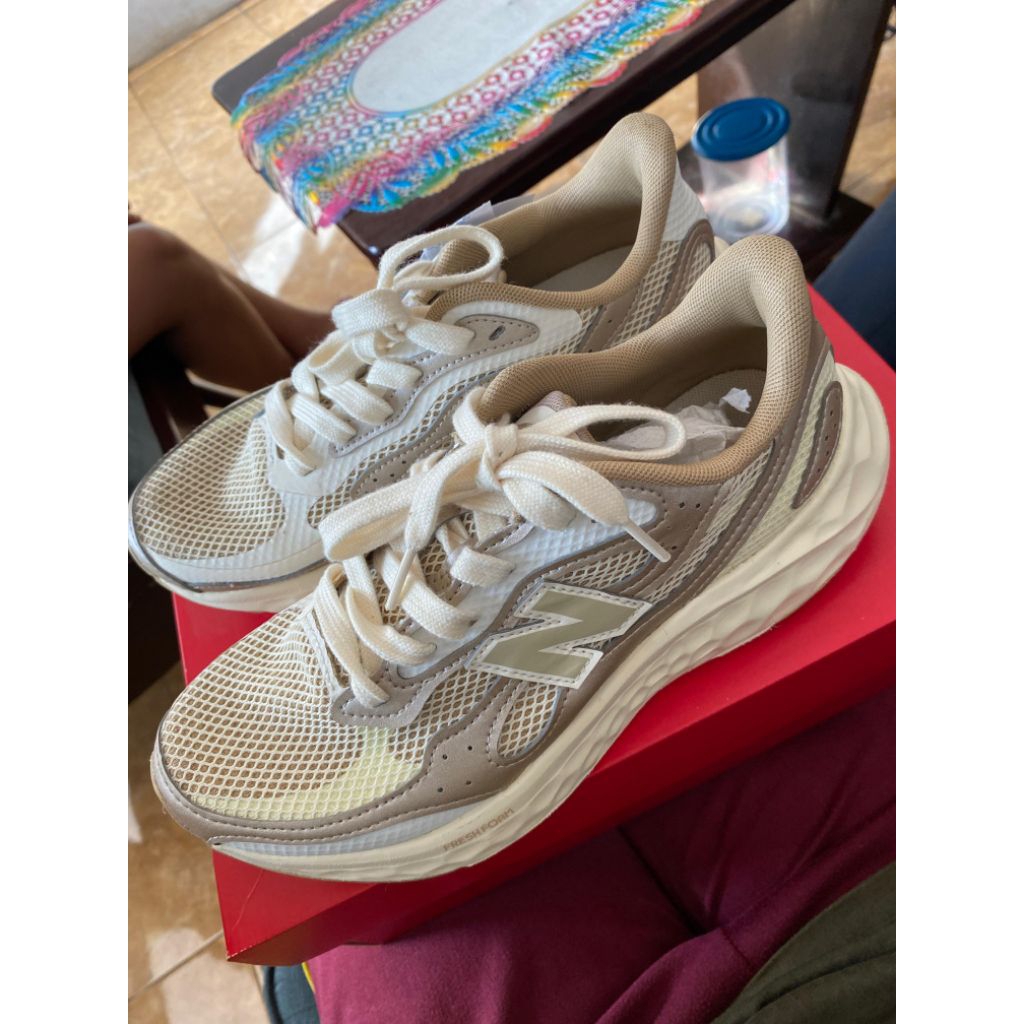 New Balance Arishi V4 Woman Beige