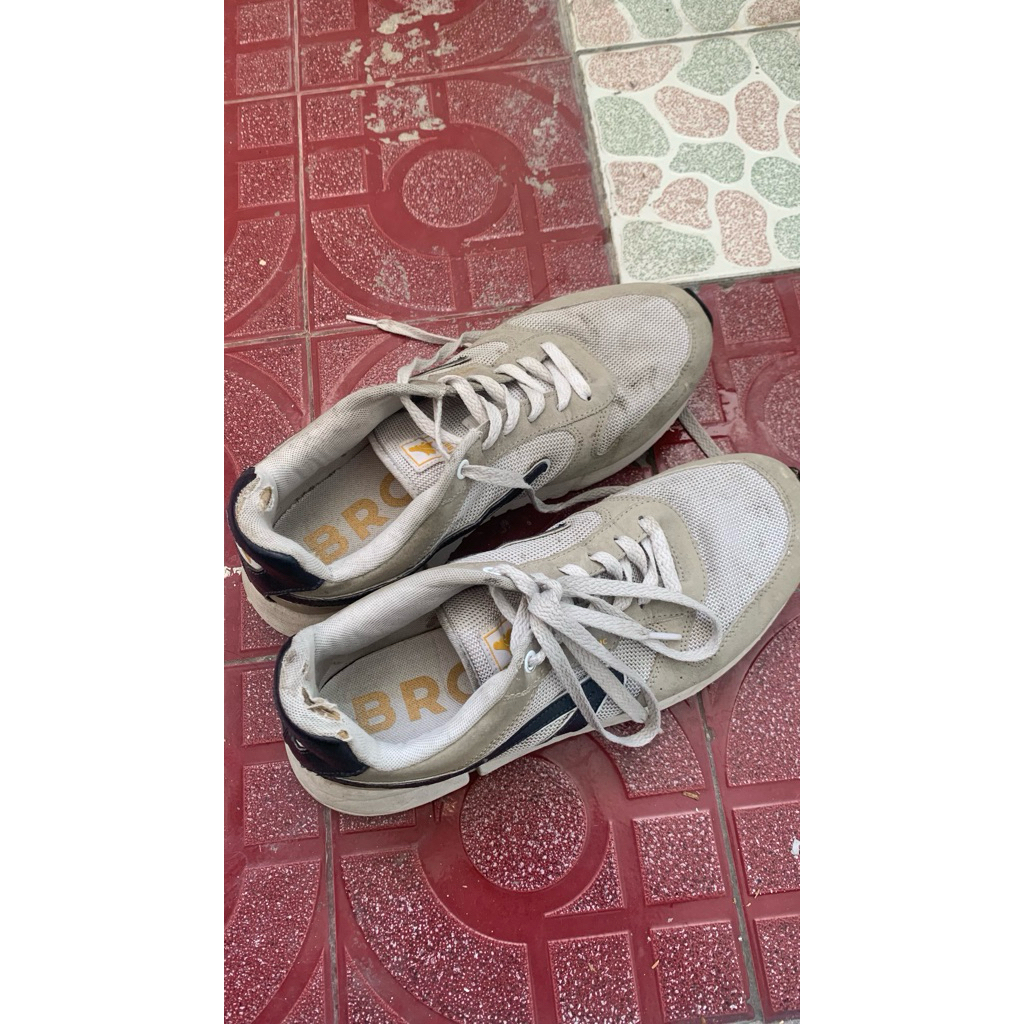 sepatu sneakers brodo corsa classic