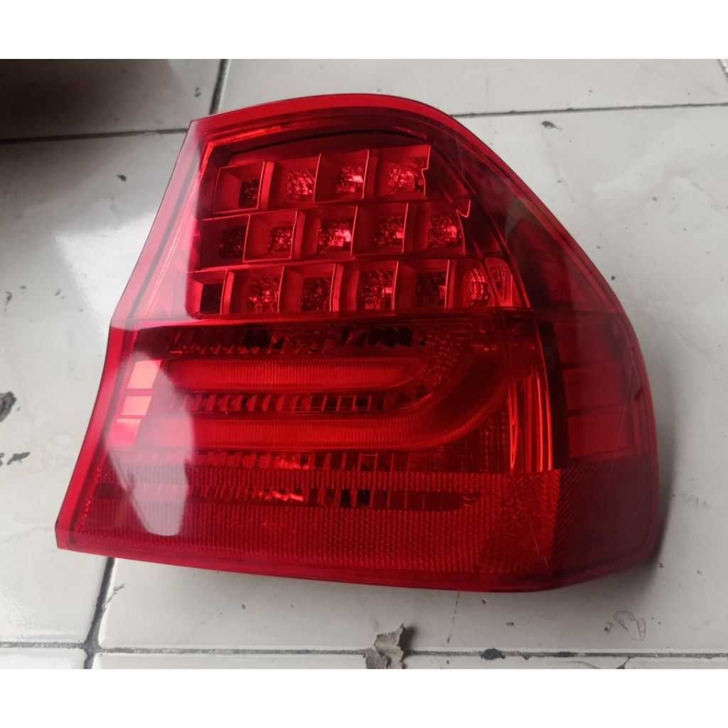Stoplamp lampu belakang BMW E90 LCi