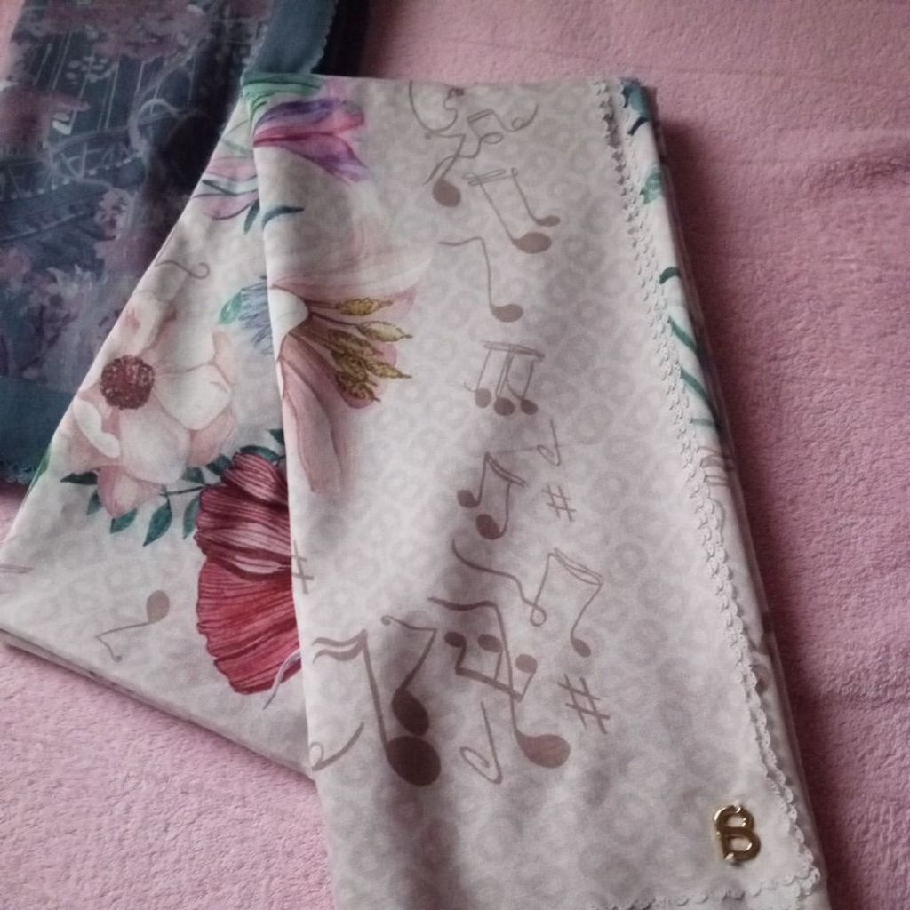 preloved buttonscarves nada fis series rare item syari