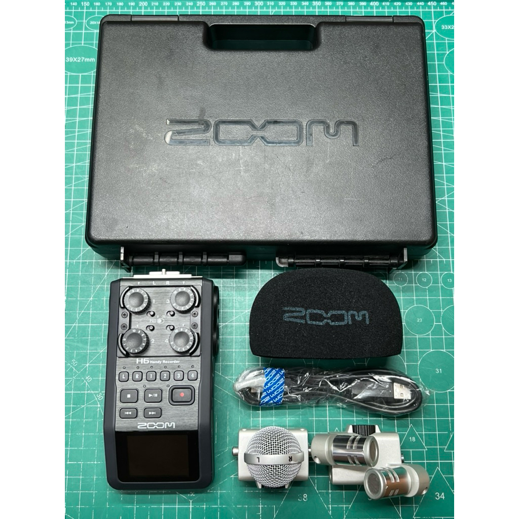 Zoom H6 Handy Recorder  Kondisi 90% Pemakaian normal Fungsi semua lancar Minus lecet pemakaian wajar