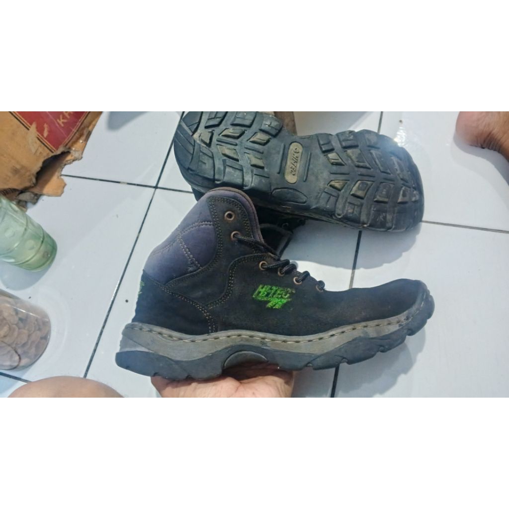 sepatu seken outdor hitec44